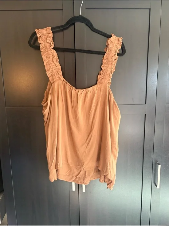 Dex Ruffle Tank Top - Picture 5 of 5